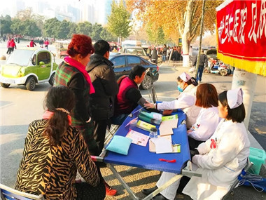 世界艾滋病日，新乡同仁积极宣传抗艾防艾知识